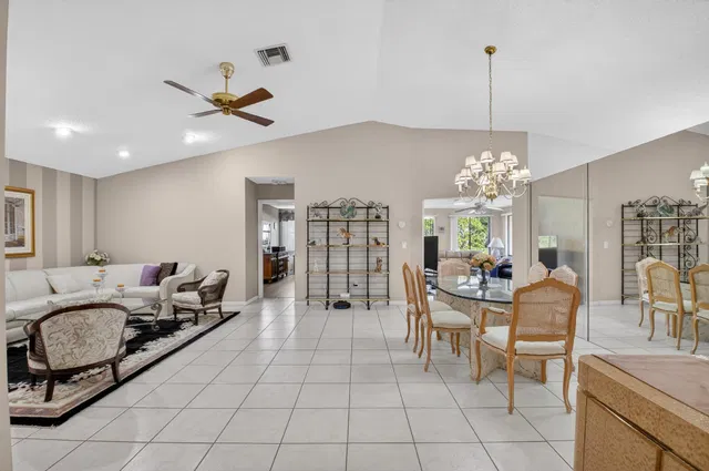  Residence photo 9