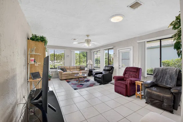  Residence photo 13