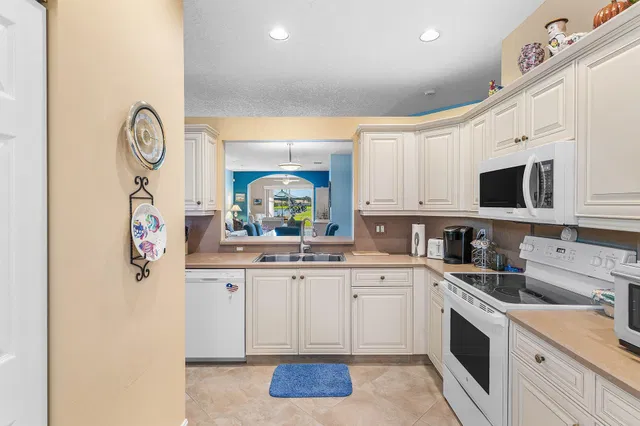  Residence photo 14