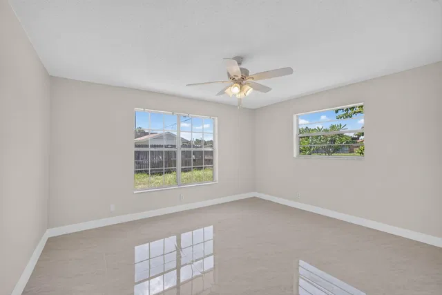 Residence photo 13