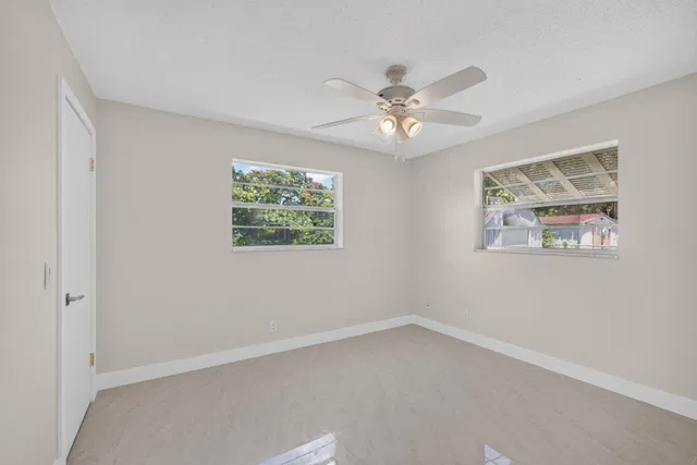 Residence photo 16