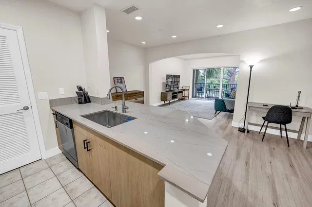 Residence photo 4