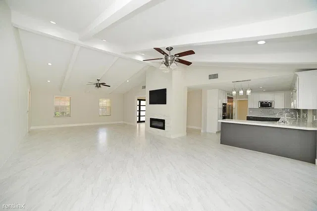 Residence photo 2