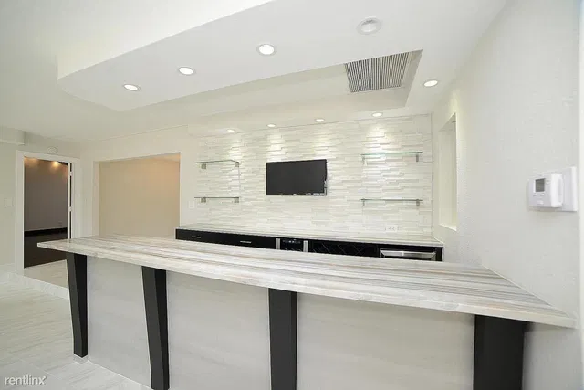 Residence photo 3
