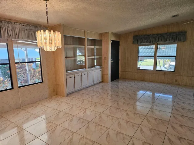 Residence photo 5