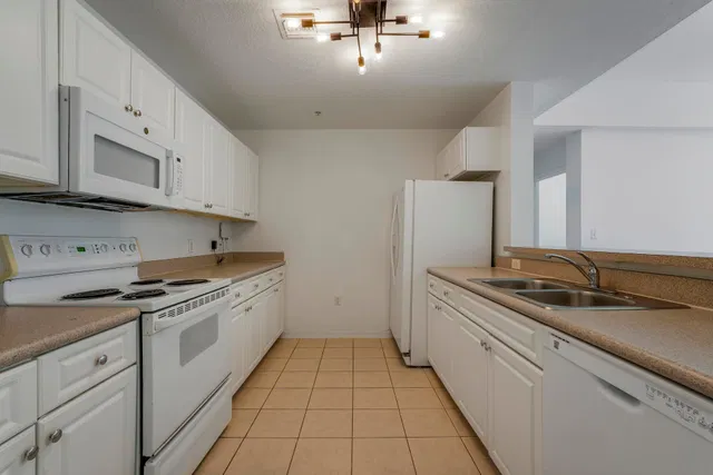 Unit 215 photo 3