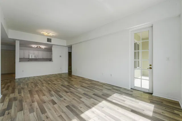Unit 215 photo 7