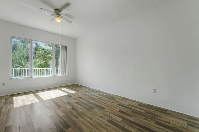 Unit 215 photo 8