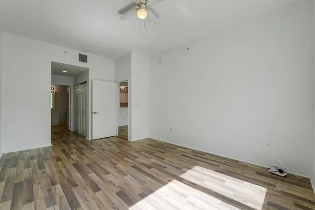 Unit 215 photo 9