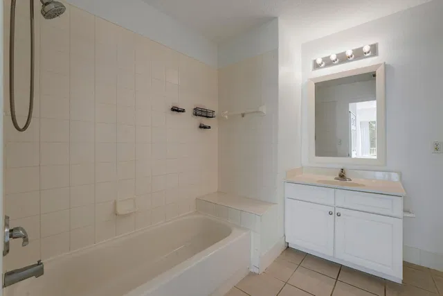 Unit 215 photo 10