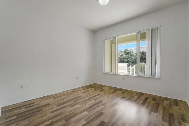 Unit 215 photo 12
