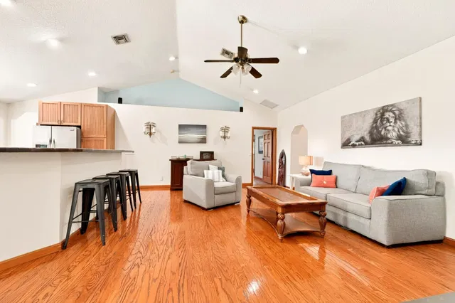  Residence photo 6