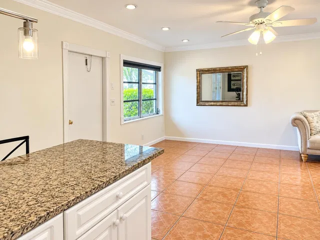  Residence photo 24