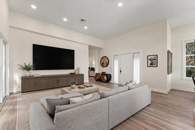 Woodfield Country Club Residence photo 2