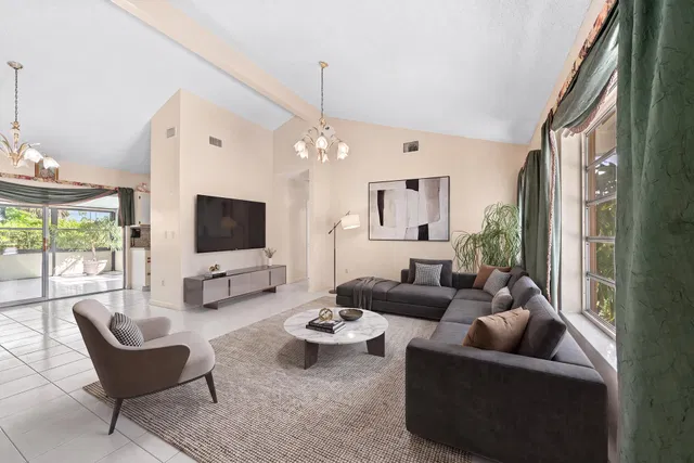Residence photo 6