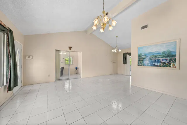 Residence photo 12
