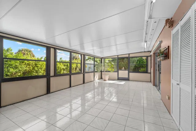 Residence photo 19