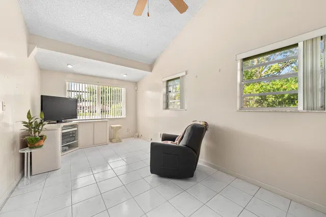 Residence photo 22