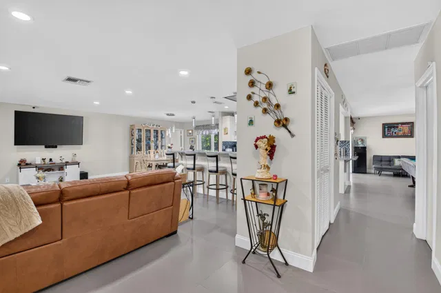 Residence photo 8