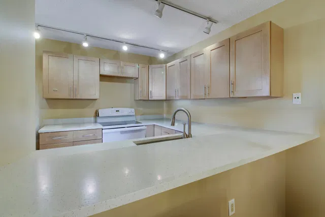 Residence photo 9