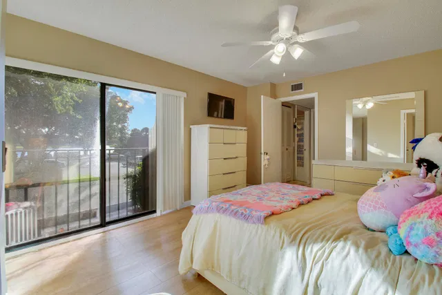 Residence photo 12
