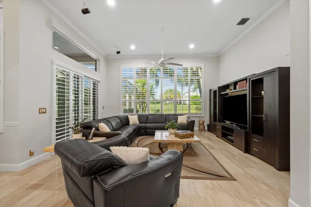 Residence photo 19