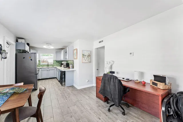  Residence photo 30