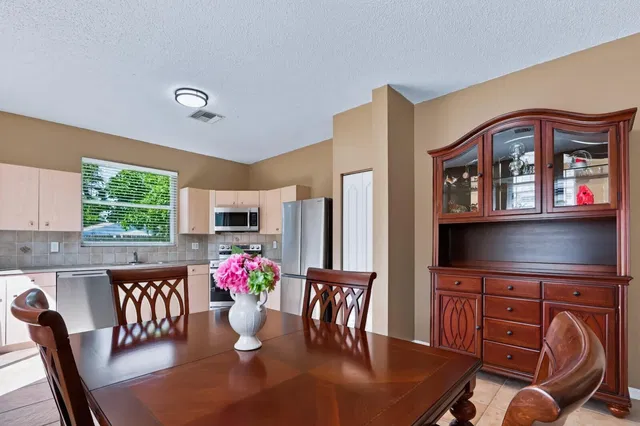  Residence photo 4