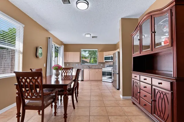  Residence photo 5