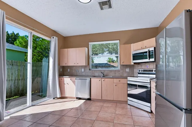  Residence photo 7