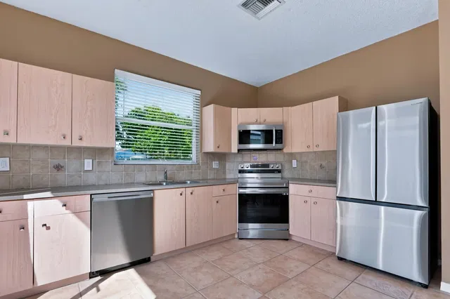  Residence photo 8