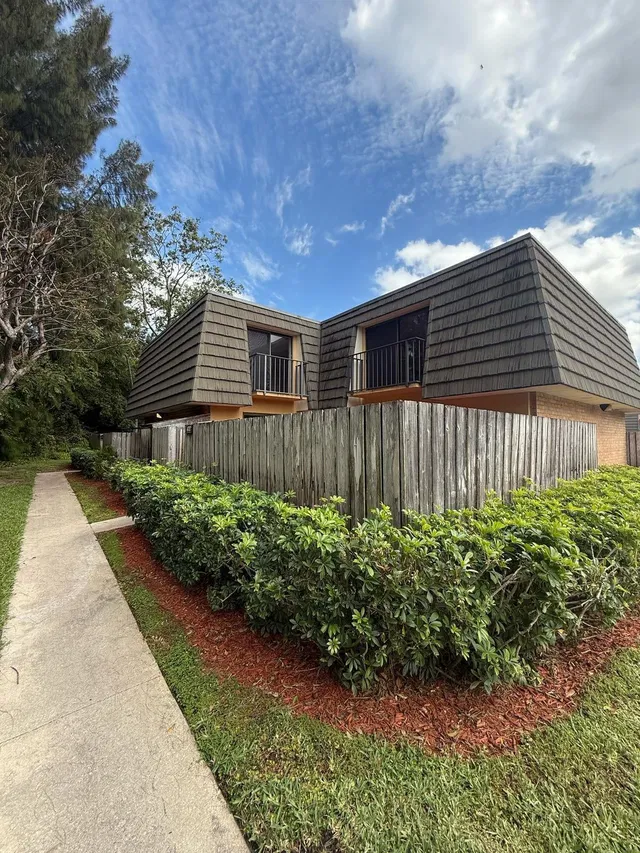 Residence photo 2