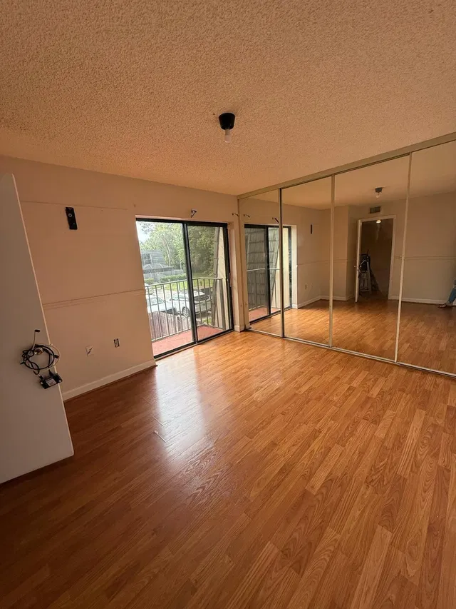 Residence photo 3