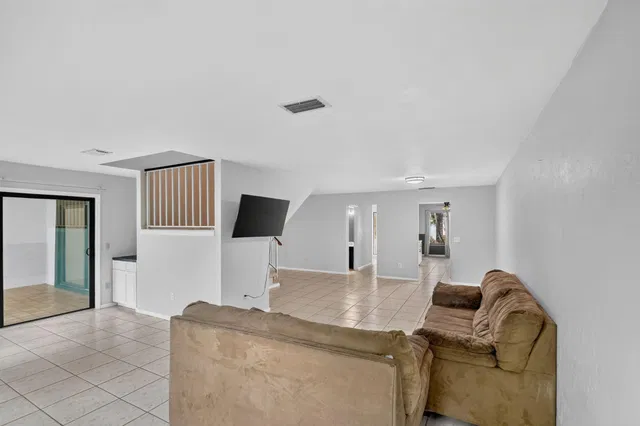 Residence photo 17