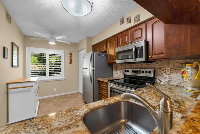  Unit 210 photo 9