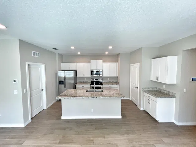  Residence photo 4