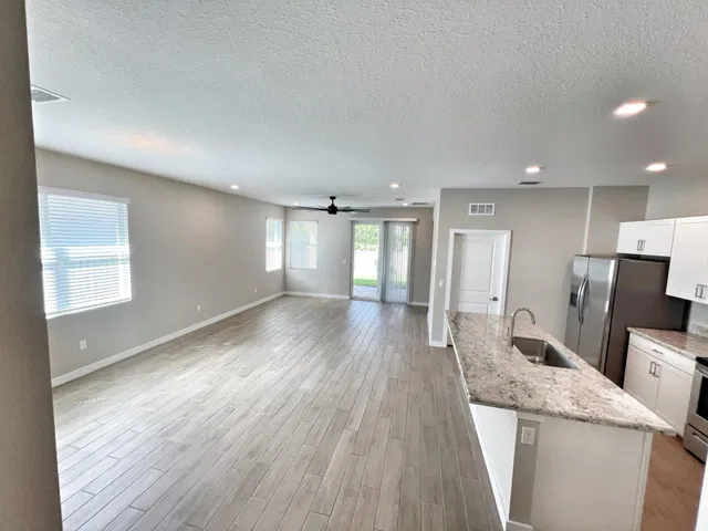  Residence photo 5