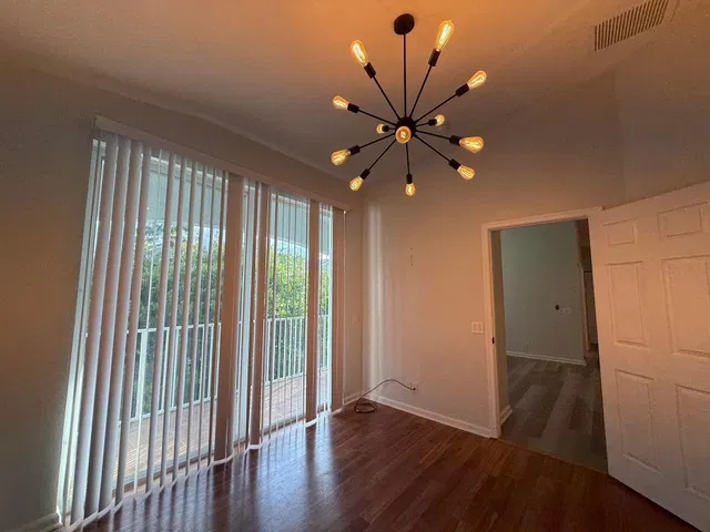 Residence photo 12
