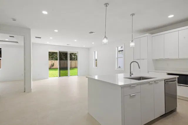 Residence photo 3
