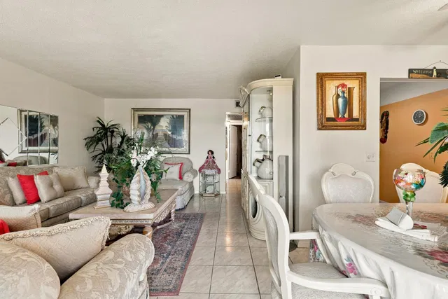 Residence photo 5