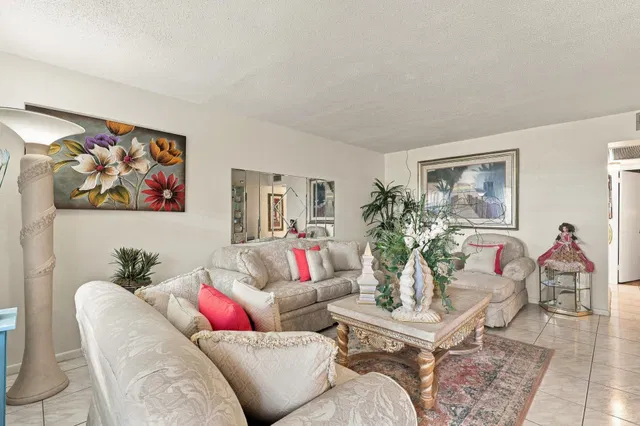 Residence photo 10