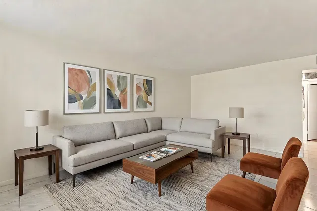 Residence photo 12