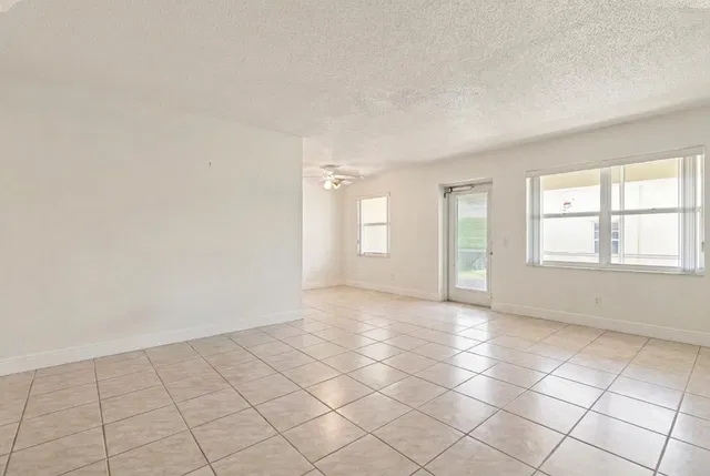 Residence photo 17
