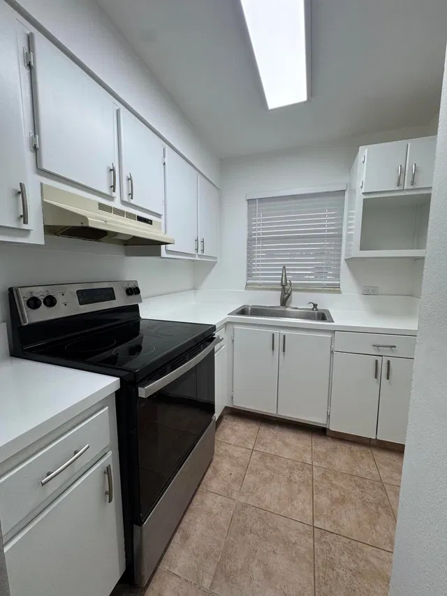  Unit 16 photo 4