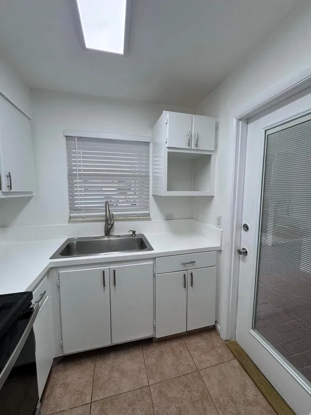  Unit 16 photo 5
