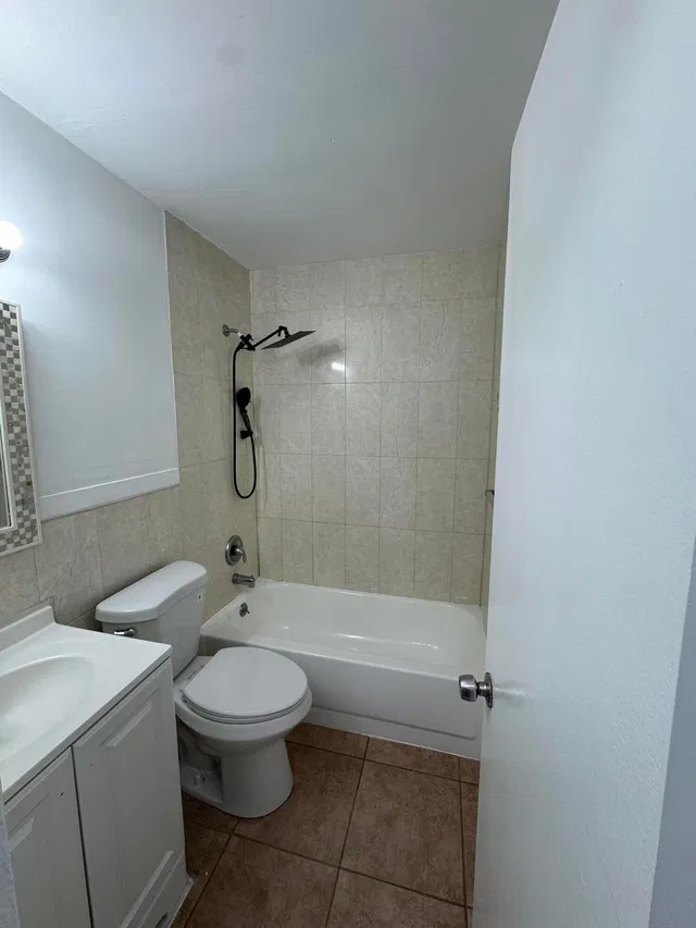  Unit 16 photo 8