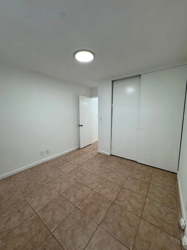  Unit 16 photo 9