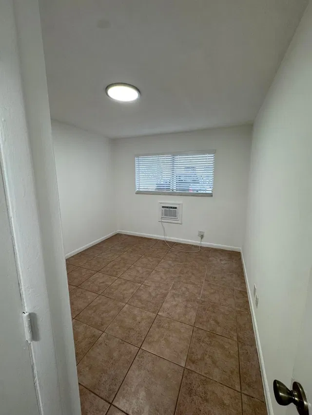  Unit 16 photo 10