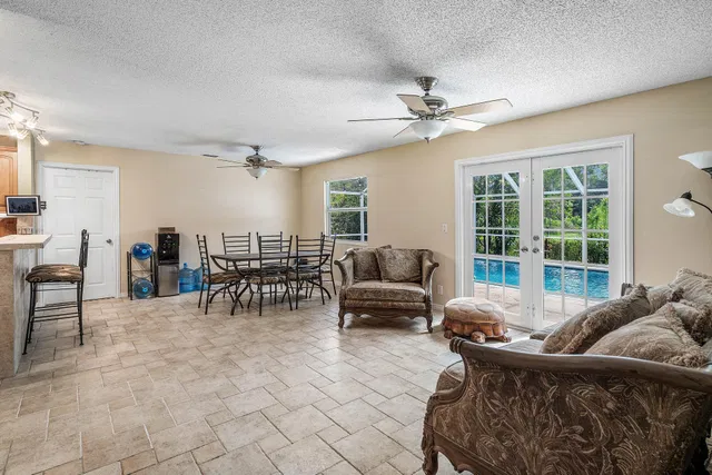  Residence photo 28