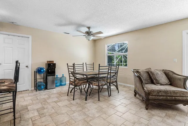  Residence photo 30